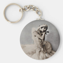 Anna Pavlova Posed en Pointe Keychain