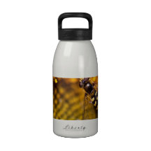 Bee on flowers botella de beber