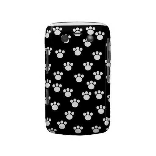 Black and White Animal Paw Print Pattern. Blackberry Bold Cases