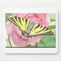 Butterfly in a rose tapete de ratón