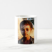 Jeune femme Nosibéenne Tasse À Café