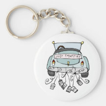 Just married car dragging cans keychains