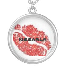 KISSABLE NECKLACE