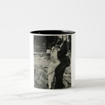 Kissing on the stone wall mugs