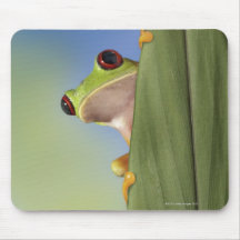 Red Eyed Tre Frog Peeking From Behind a Leaf Mousepad