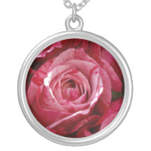 Romantic necklace with rose