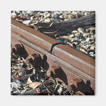 Rusty rails magnet