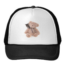 tabby kittens playing with a teddy bear casquette de camionneur