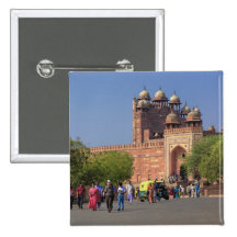 Tourists in front of Fatehpur Sikri, in the Button