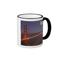 USA, California, Marin. Moonrise above the Mug
