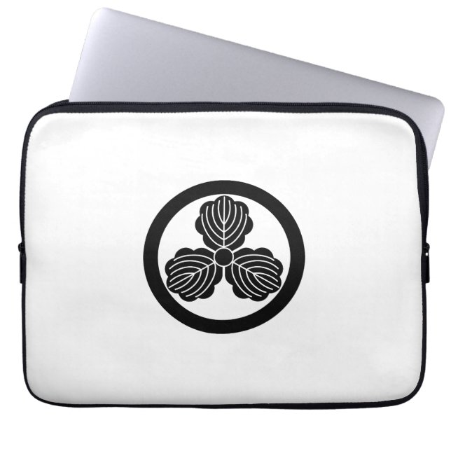 丸に三つ柏 LAPTOP SLEEVE (Front)