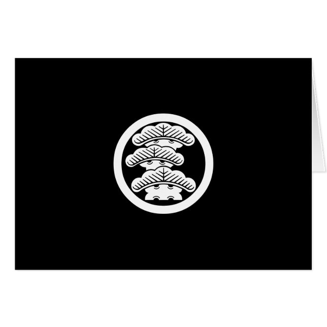 丸に左三階松 (Front Horizontal)