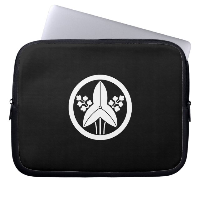 丸に立ち沢瀉 LAPTOP SLEEVE (Front)