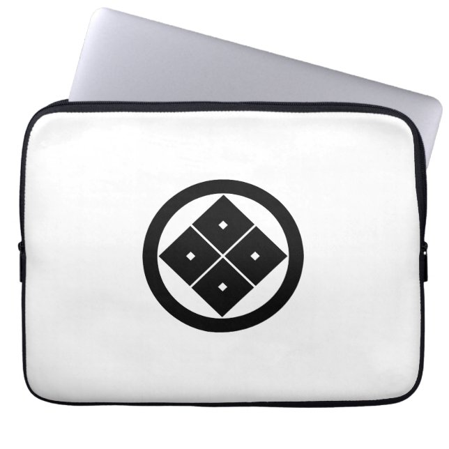 丸に隅立て四つ目 LAPTOP SLEEVE (Front)