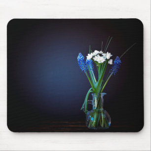 花瓶に白い花と青い花 MOUSE PAD