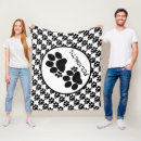 Search for polydactyl cat Black