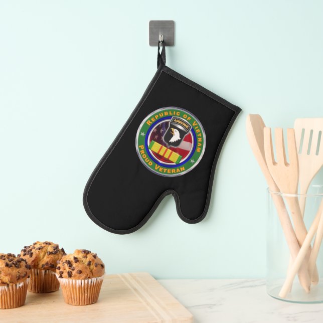 101st Airborne Division Vietnam Veteran Oven Mitt (Insitu(Hanging))