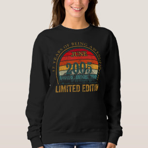 17 Years Old Vintage June 2005 17th Birthday Retr Sweatshirt