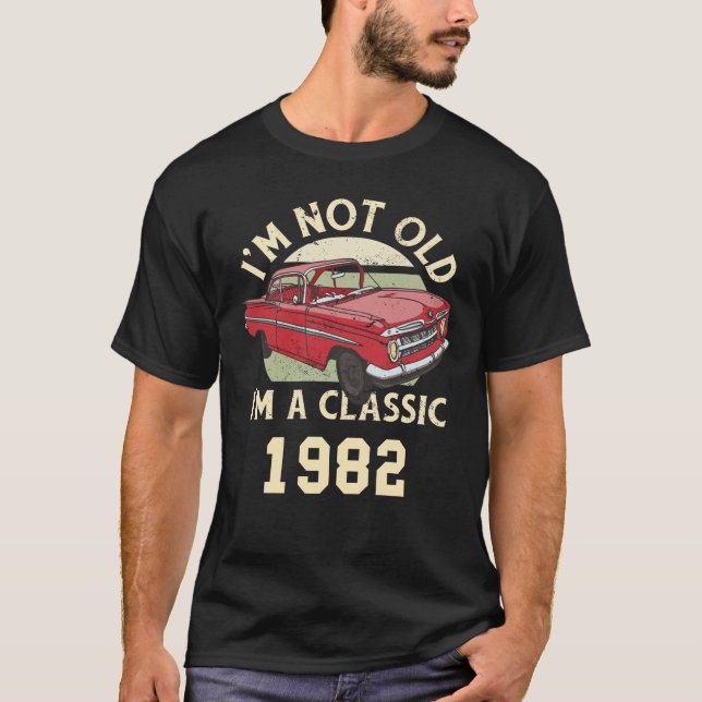 1982 I'm not old I'm a Classic birthday anniversay T-Shirt (Front)