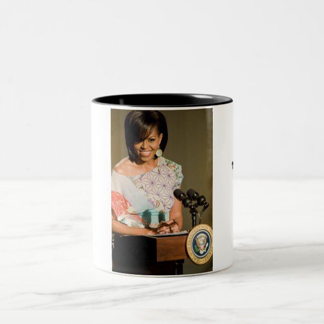 1ST LADY, MICHELLEOBAMA COFFEE MUG (Center)
