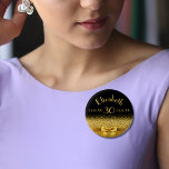 30th birthday black gold monogram elegant 6 cm round badge<br><div class="desc">Elegant,  classic,  glamorous and feminine.  A gold colored bow and ribbon with golden glitter and sparkle,  a bit of bling and luxury for a birthday.  Black background. Templates for her name,  age,  date of birth and anniversary date.</div>
