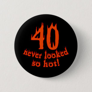 40 Never Looked So Hot 6 Cm Round Badge