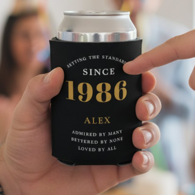 40th Birthday Name 1986 Black Gold Elegant Chic Can Cooler (40th Birthday black can cooler with 1986 held in a hand.)