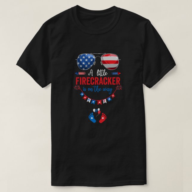 4th Of July Pregnancy Announcement Couples Baby Re T-Shirt (Design Front)