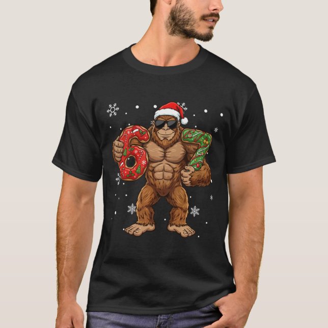 67 Meme Funny Big Foot Six Seven Christmas Xmas Sa T-Shirt (Front)