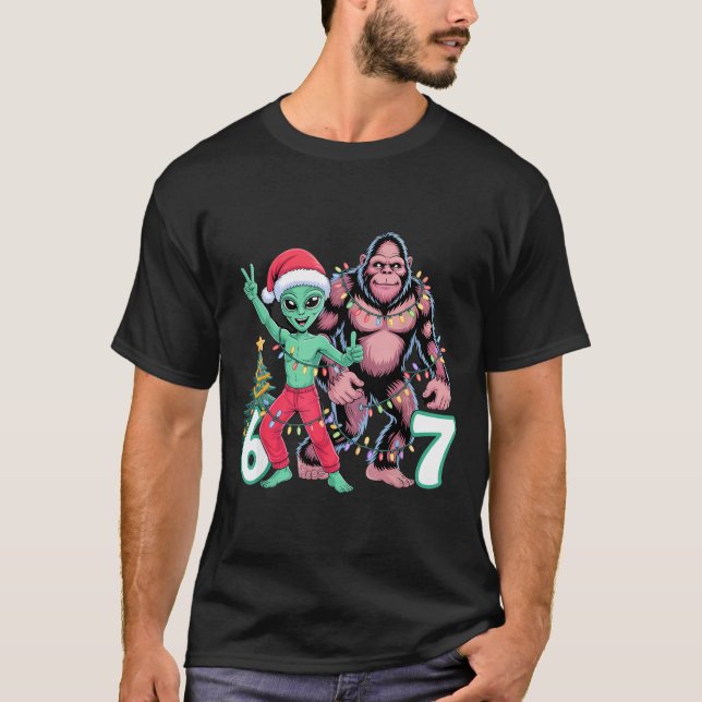6 7 Meme Christmas Alien Sasquatch Six Seven Fun  T-Shirt (Front)