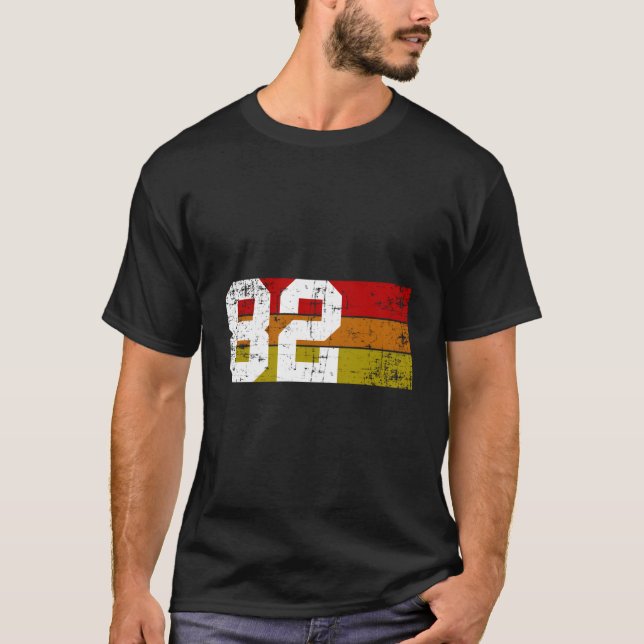 82 Retro 1982 40Th Birthday Forty Years Old T-Shirt (Front)