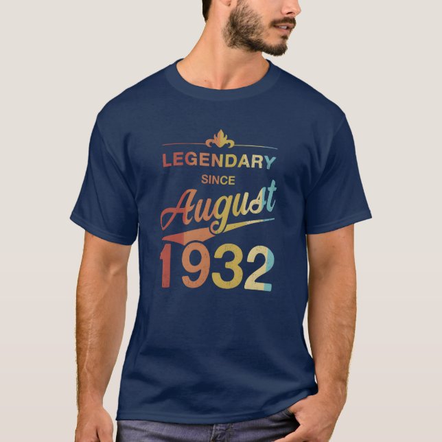90th Birthday 90 Year Old Born August 1932 Gift fr T-Shirt (Front)