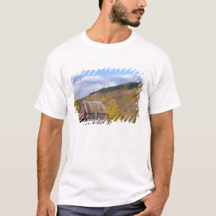 A barn in Vermont's Green Mountains. Hancock, 3 T-Shirt