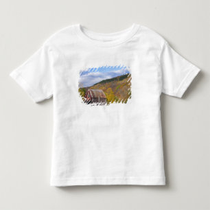 A barn in Vermont's Green Mountains. Hancock, 3 Toddler T-Shirt