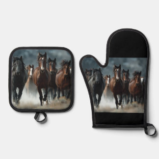 A beautiful Horse designed Oven Mitt & Pot Holder Set