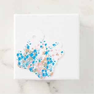 A charming arrangement of blue and pink flowers se favour tags