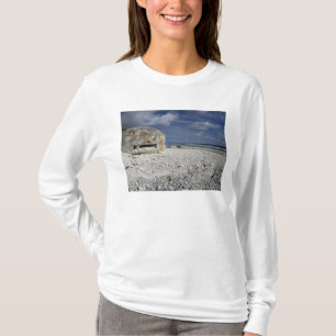 A crumbling bunker T-Shirt
