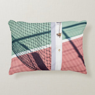 A FOCUSED SHOT OF A POST ON ONE SIDE OF A TENNIS N DECORATIVE CUSHION