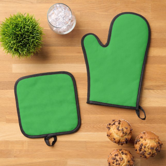 a green screen with a white background oven mitt & pot holder set (Top Down)