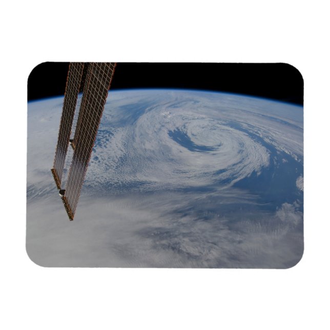 A Mid-Atlantic Low Pressure System. Magnet (Horizontal)