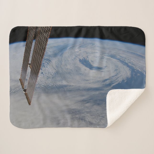 A Mid-Atlantic Low Pressure System. Sherpa Blanket (Front (Horizontal))