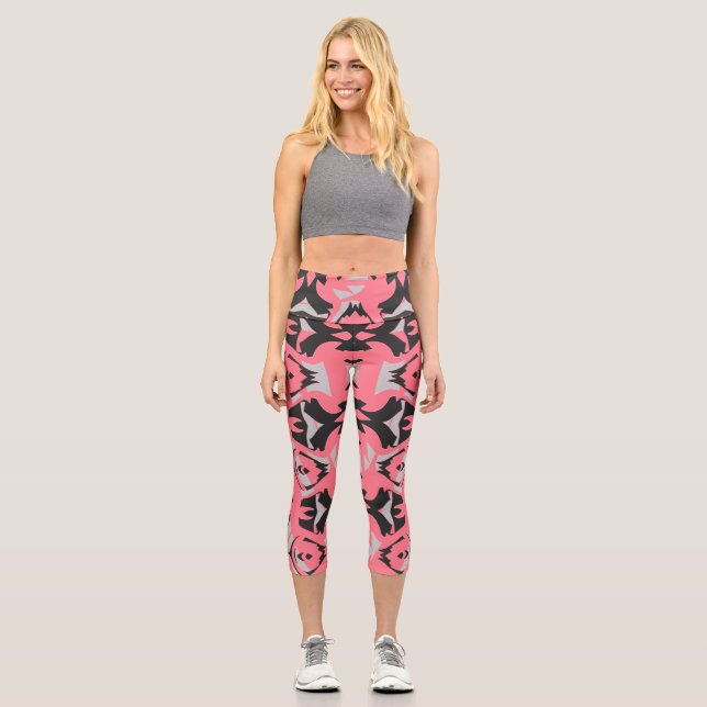 A multicolor trendy fabric seamless pattern capri leggings (Front)