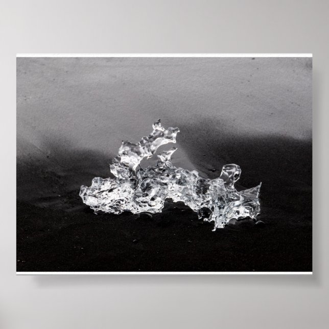 A piece of Ice in the Diamond beach Poster (Front)