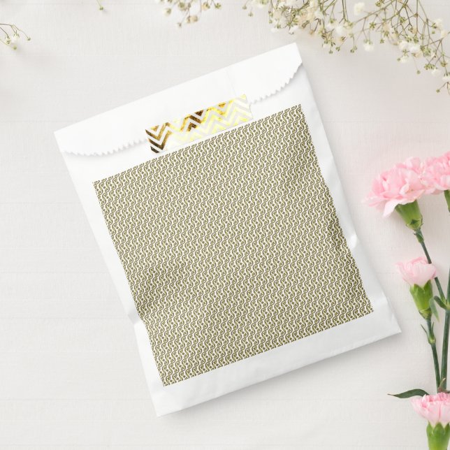 A rectangular rug with intricate geometric pattern favour bag (Sealed)