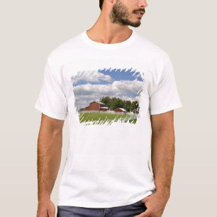 A red barn and farm at Pamona, Kansas. T-Shirt