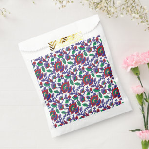 A seamless, symmetrical pattern featuring repeatin favour bag
