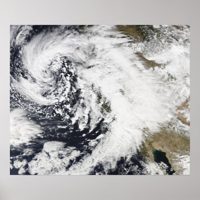 A series of strong storms with fierce winds 2 poster (Front)