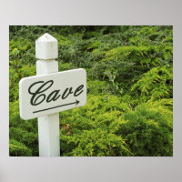 A sign pointing tho the wine cellar (Cave) in