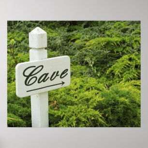 A sign pointing tho the wine cellar (Cave) in