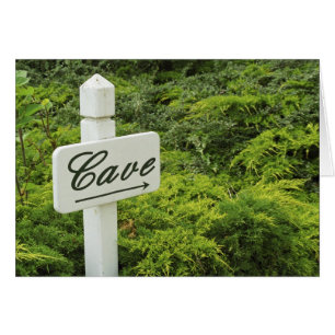 A sign pointing tho the wine cellar (Cave) in